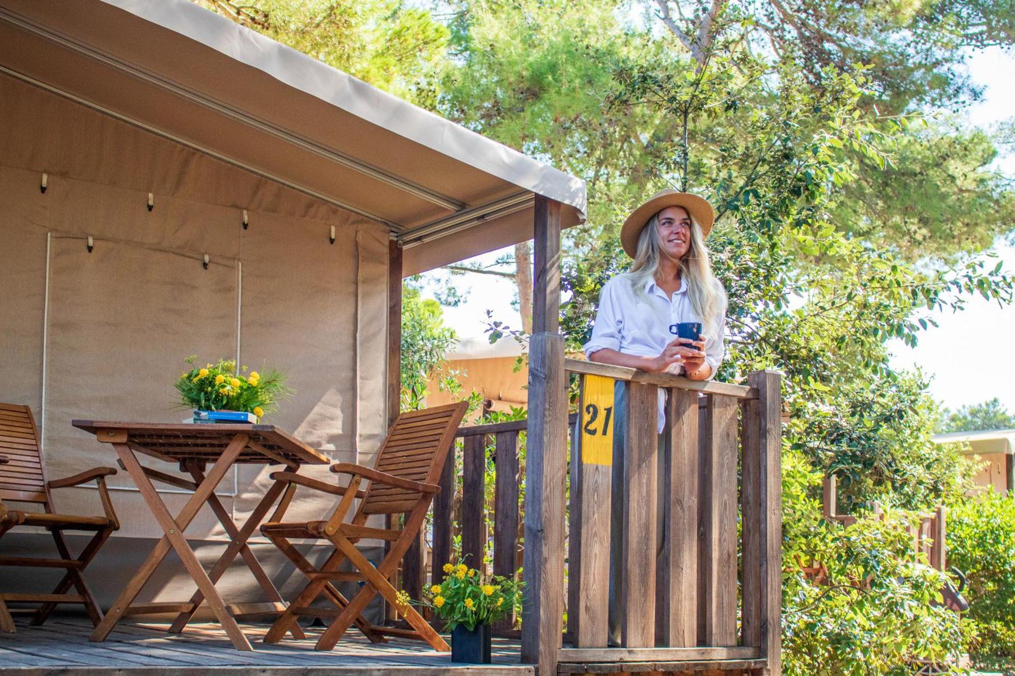 נין Zaton Holiday Resort Glamping Tents מראה חיצוני תמונה