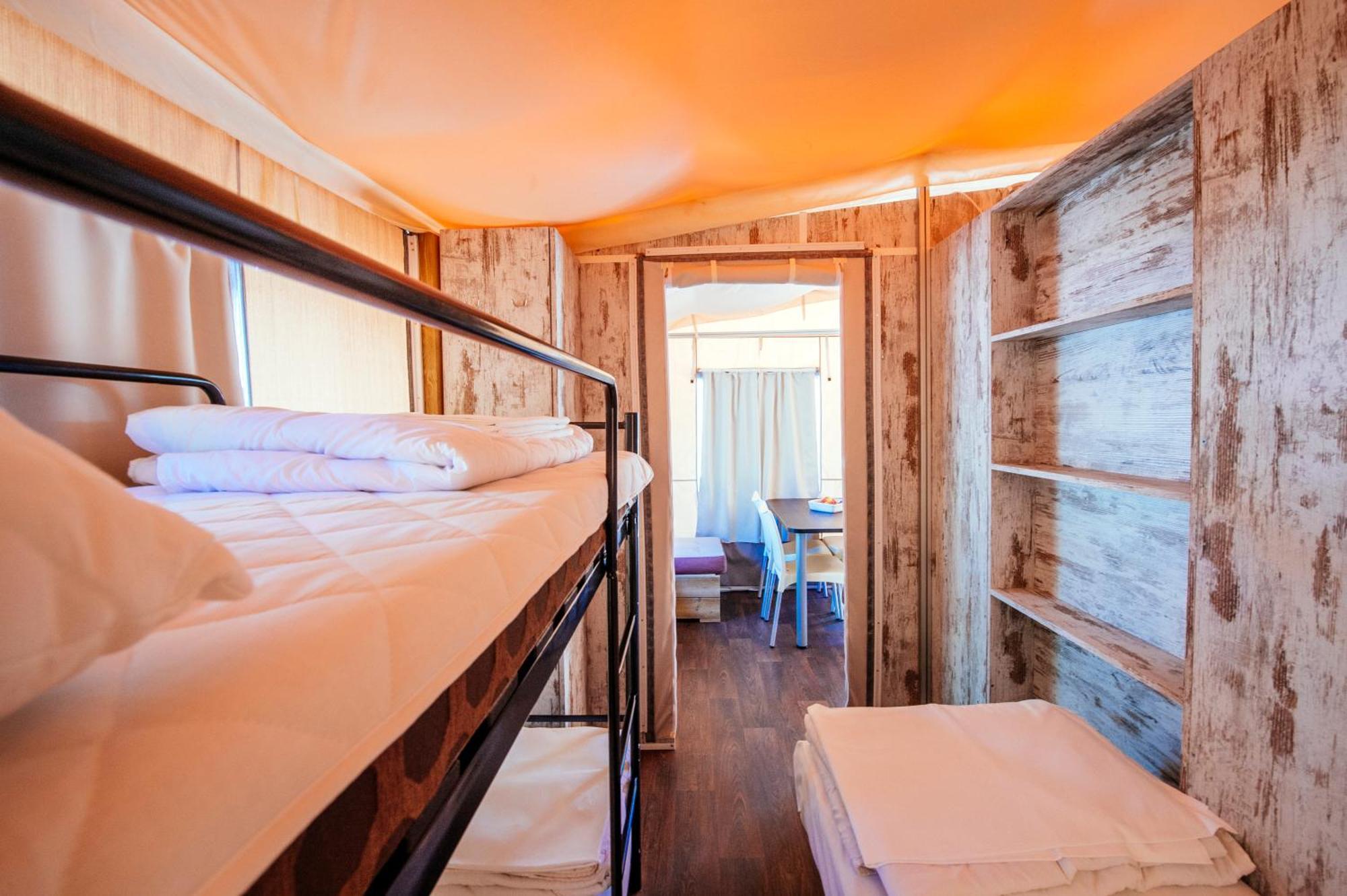 נין Zaton Holiday Resort Glamping Tents חדר תמונה